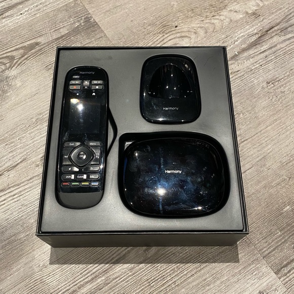 Logitech Harmony Ultimate One Remote Control System N-R0007 w/ Hub O-R0004 - Picture 2 of 3
